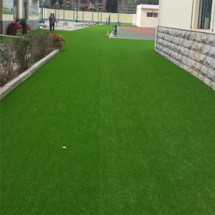 铁岭人造草坪工程 足球场地 供应中小学足球场 人造草坪足球场 5cm仿真人造草坪足球场