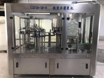 瓶装水三合一灌装设备  鑫富涞小瓶水设备生产厂家