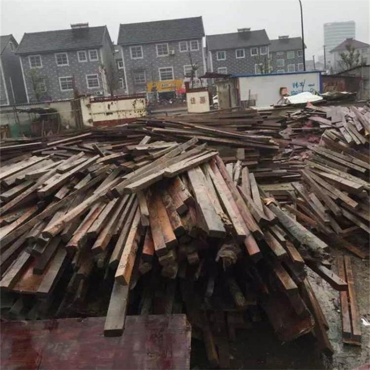 工程木料回收 沈阳工程木料上门回收  陈富婆专业物资回收
