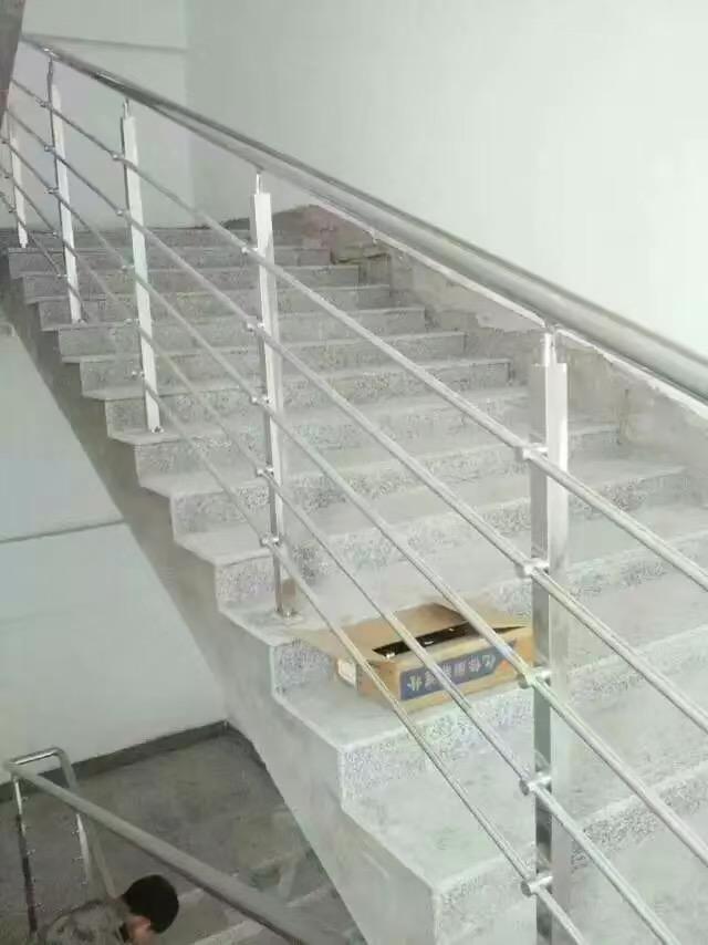 专业安装白钢护栏服务全沈阳