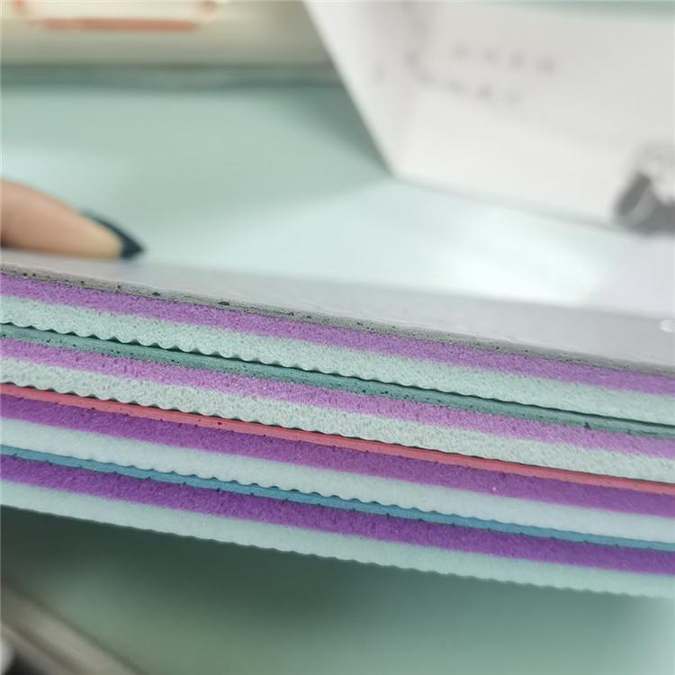 PVC自粘地板厂家 运动地板 防滑耐磨地板 羽毛球场地胶