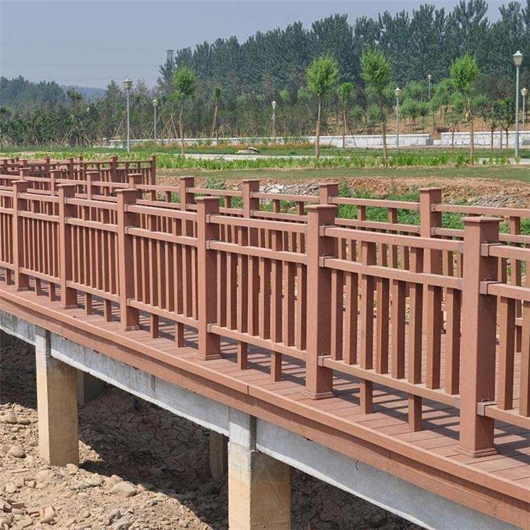 沈阳防腐木 防腐木围栏 防腐木栅栏 定制厂家
