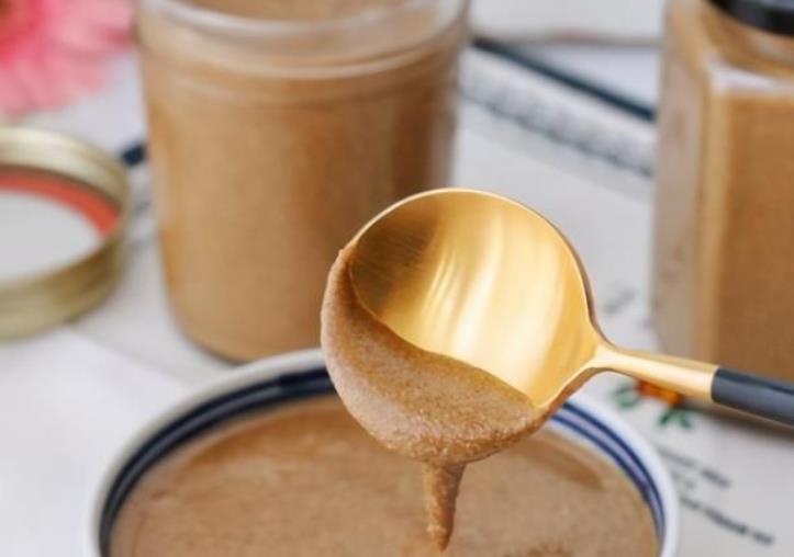 芝麻酱高清大图 拿货价低 宏兴专注麻酱生产销售十余年