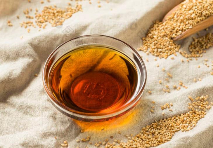 一桶芝麻油多少钱 哪里能买到便宜的香油 沈阳香油商户