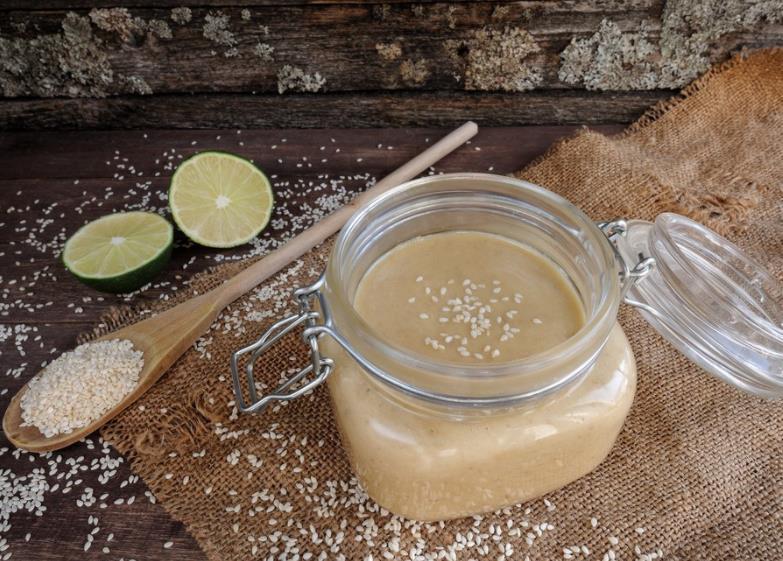 慢烘慢磨芝麻酱 附近做调味品批发的厂家 儿时的味道