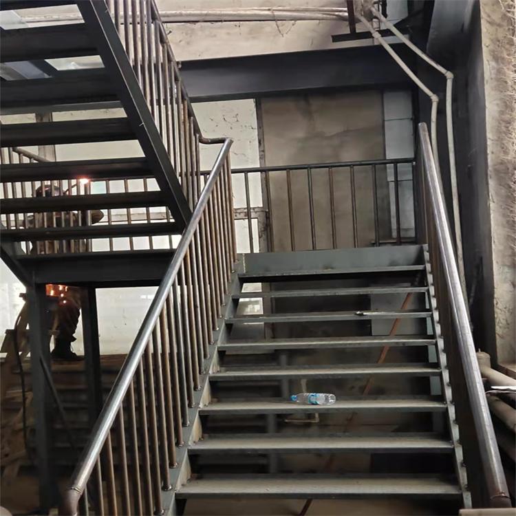 厂房仓库钢结构楼梯 房屋钢材 承接沈阳钢结构工程