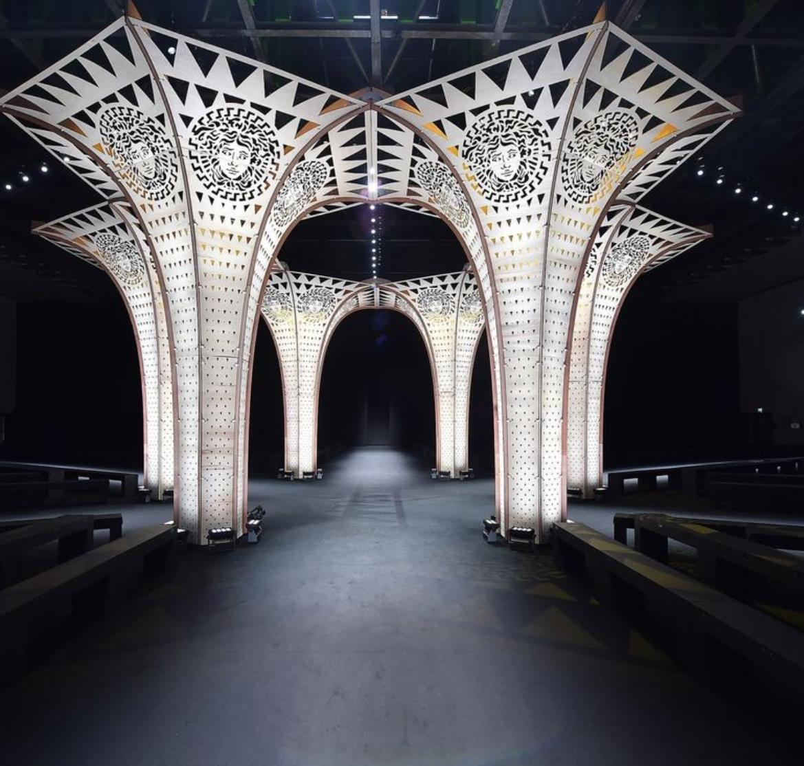 大连雾化门互动水雾门定制网红仙境景观圆形喷雾装置/不锈钢创意感官  鲁艺雕塑 