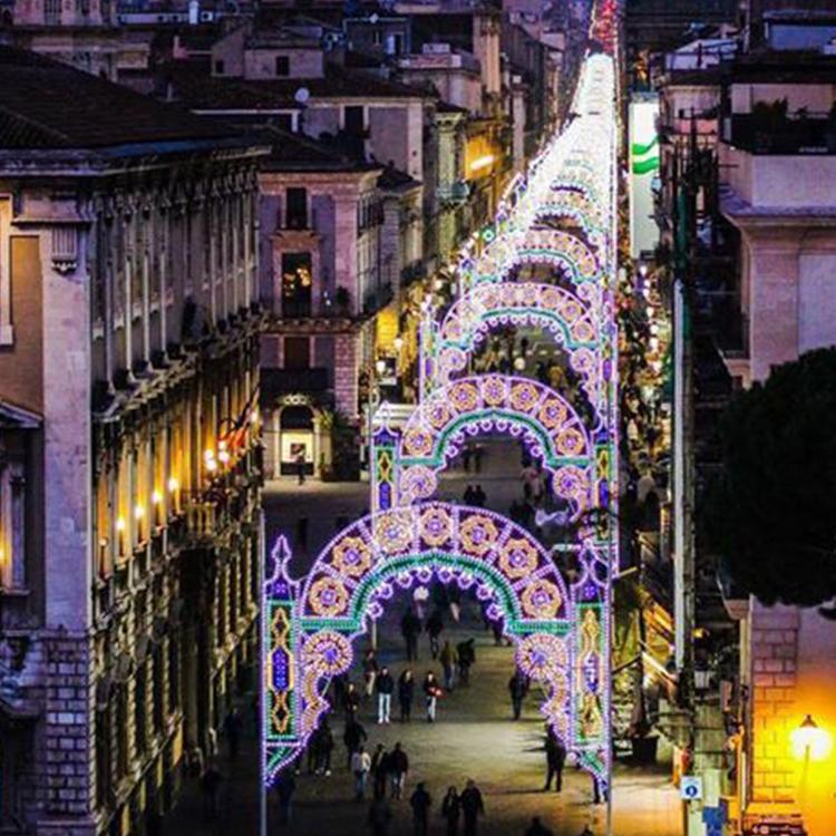 工厂制做大型室外铁艺粉色魔法城堡广场商场美陈装饰摆件