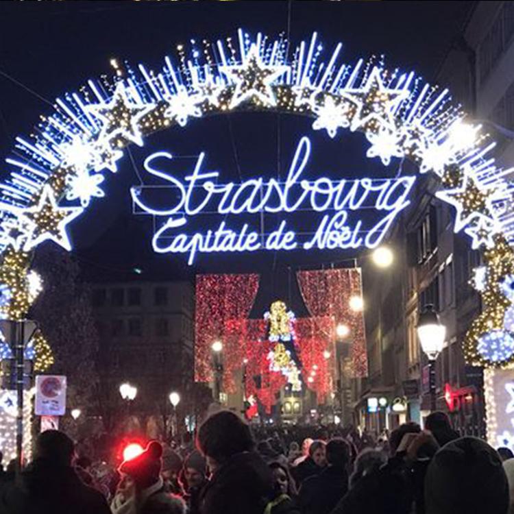 圣诞装饰品礼包铁艺树礼盒发光礼物盒藤编礼品盒带灯堆头道具摆件