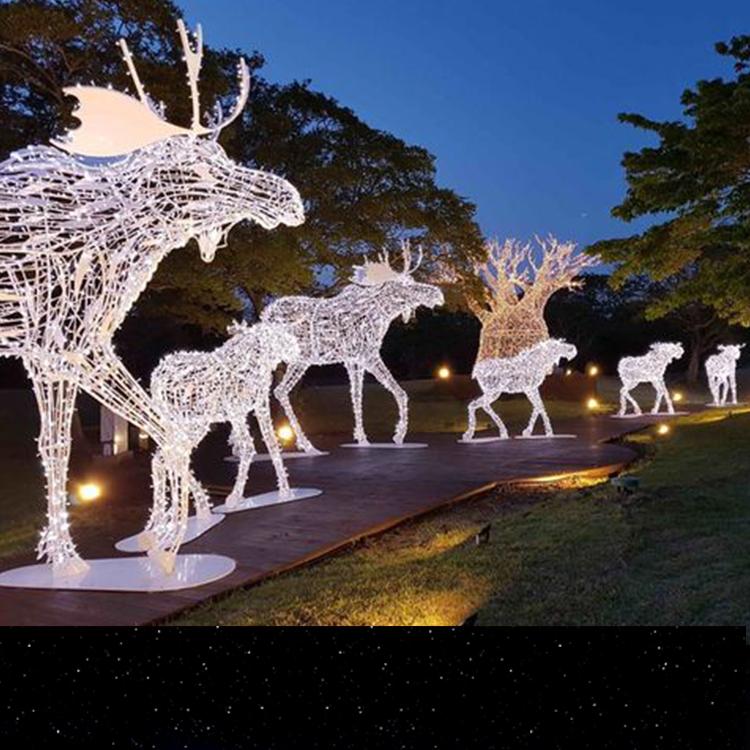 户外大型圣诞美陈铁艺异形树商场场景造型制做幻彩亚克力圣诞树大连