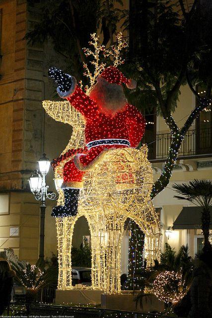 制做3米-30米大型圣诞树商场广场户外圣诞节装饰加密框架圣诞树大连