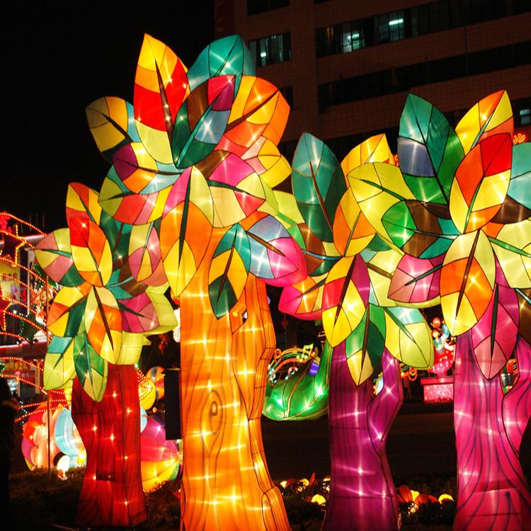 制做大型创意圣诞树亚克力水晶发光led圣诞树酒店商场户外美陈哈尔滨