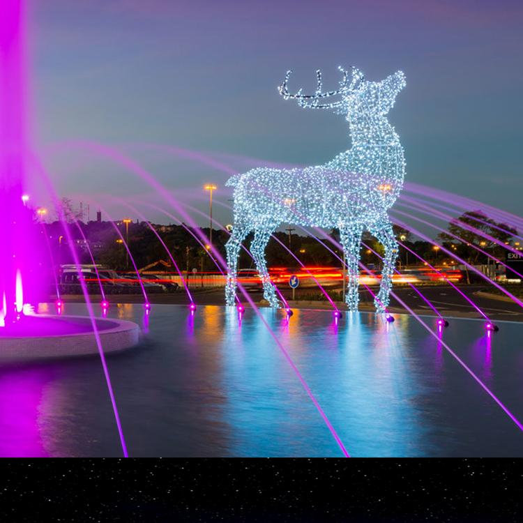 网红打卡万象城极光小镇圣诞节日梦幻美陈炫彩亮片水晶琉璃圣诞树大连