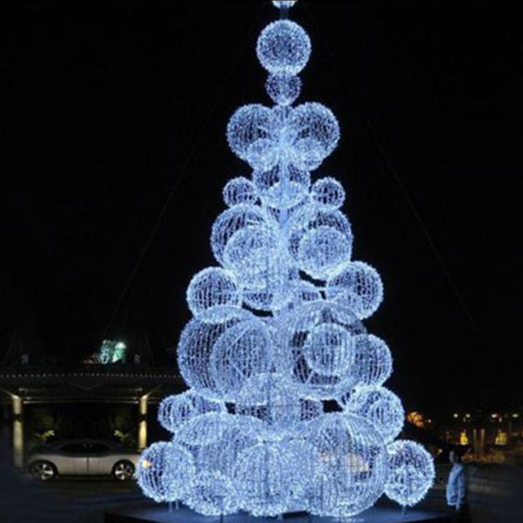 圣诞节日场景布置美陈道具亚克力led发光水晶灯串大型框架圣诞树哈尔滨