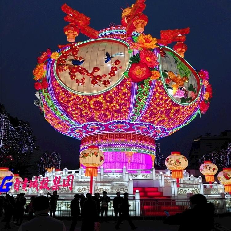 制做大型亚克力钻石圣诞树炫彩灯光音乐圣诞树商场广场美陈装饰哈尔滨