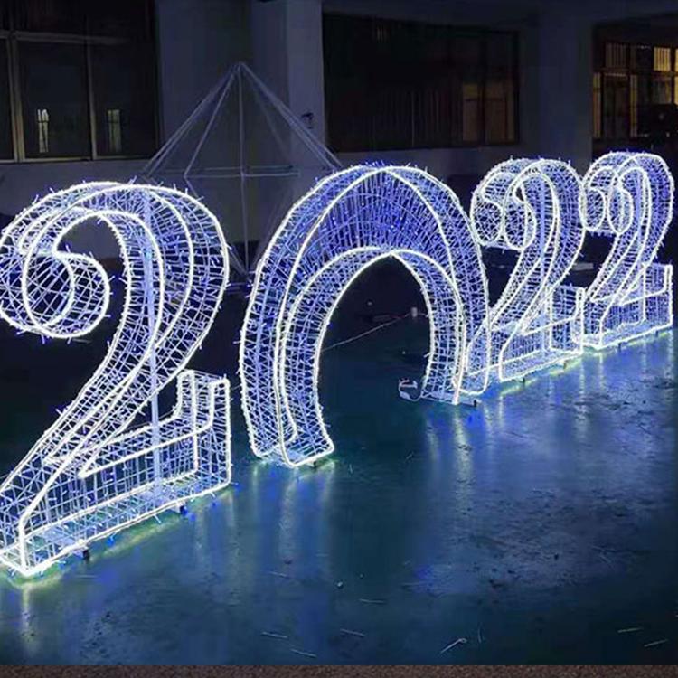 制做七彩发光炫彩膜亚克力圣诞树商场框架节日装饰水晶LED圣诞树哈尔滨