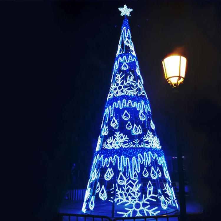 大型铁艺框架璀璨圣诞树圣诞节商场LED发光装饰树厂家制作制做长春