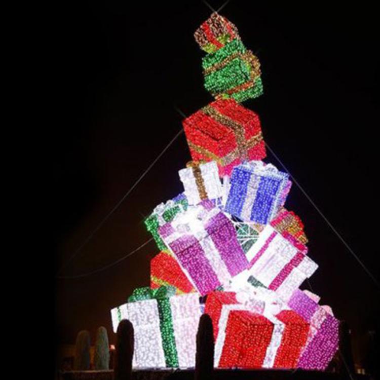 制作大型框架LED发光屋造型圣诞树松针挂枝节日商场中庭装饰美陈大连