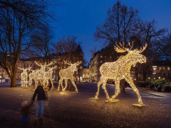 幕墙灯饰画楼盘彩虹字发光外墙LED灯饰画灯画挂网灯画主题美陈大连