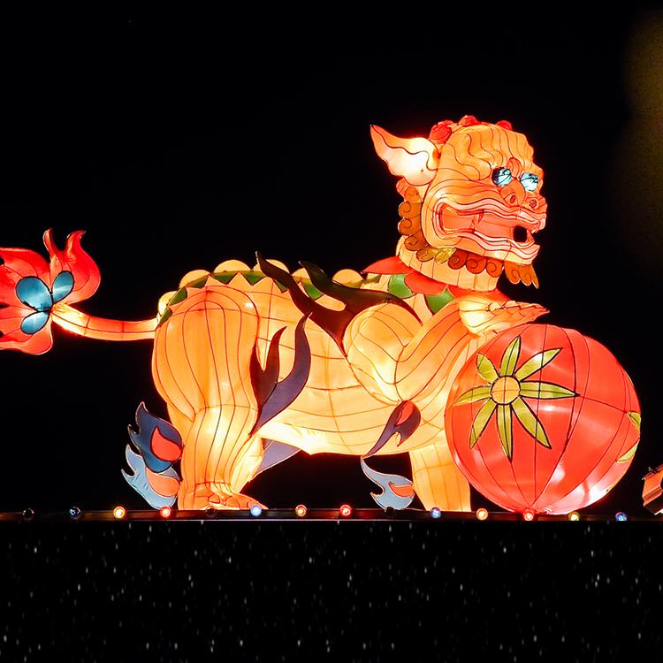 制做大型新款造型灯发光圣诞树酒店商场节日装饰幻彩亚克力圣诞树大连