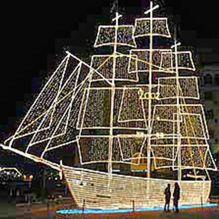 户外大型发光人造圣诞树套餐红粉紫黄色制做源头厂家商场美陈大连