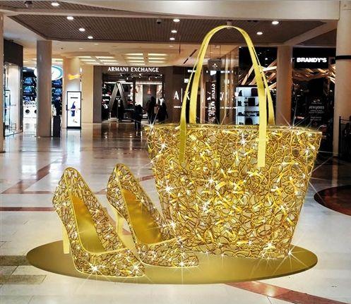 2022大型圣诞商场美陈圣诞节户外大型仿真框架亚克力黄色圣诞树大连