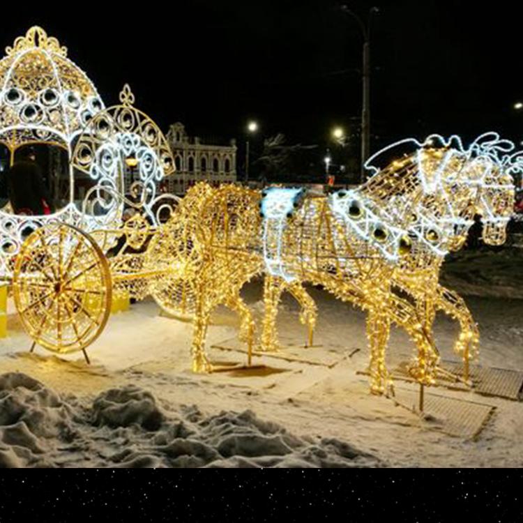 广场酒店炫彩灯光造型商场节日装饰大型钢结构框架绿色挂枝圣诞树哈尔滨