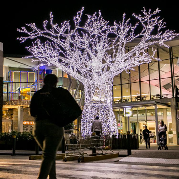 酒店商场户外大型钢框架圣诞树美陈圣诞装饰红色松针挂枝圣诞树大连