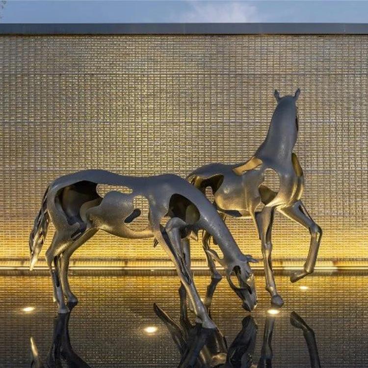 创意铁艺鹿雕塑金属镂空麋鹿摆件大堂售楼处展厅广场户外园林摆件哈尔滨