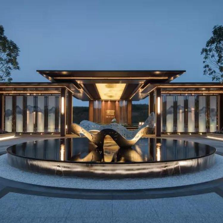 市政大型不锈钢雕塑景观广场精神堡垒导向牌小区镜面圆环美陈小品长春