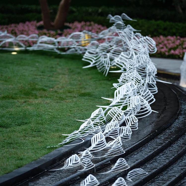 铁艺镂空鹿雕塑公园绿地摆件装饰户外夜景发光不锈钢金属仿真鹿哈尔滨