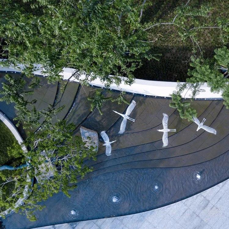 户外不锈钢镜面抽象假山不锈钢金属造型园林景观雕塑济南雕塑厂家沈阳