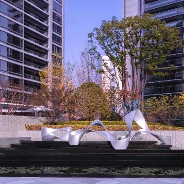 不锈钢镂空鹿雕塑户外楼盘景观金属抽象几何动物镜面发光麋鹿摆件大连