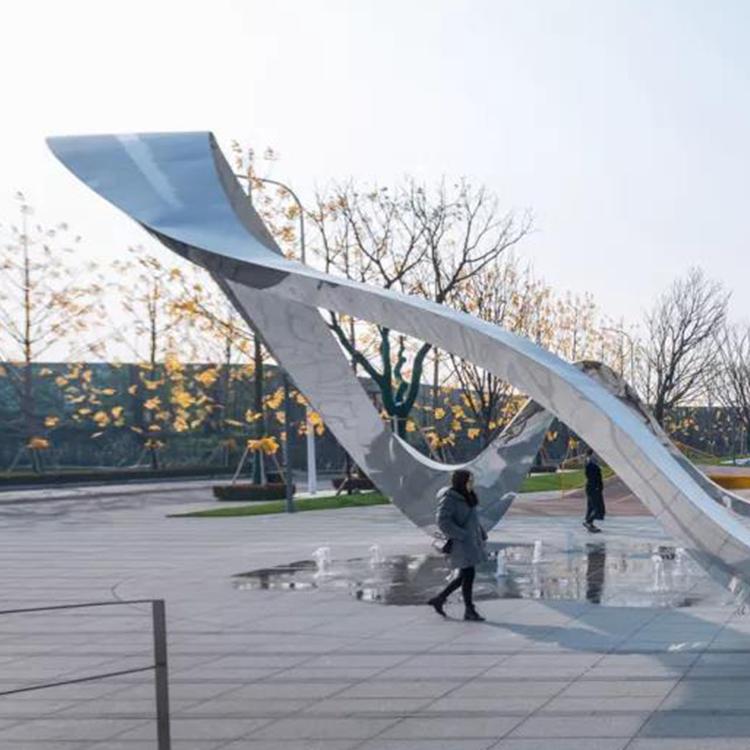 大型定制不锈钢卡通动物人物造型雕塑户外商场不锈钢雕塑摆件定制大连