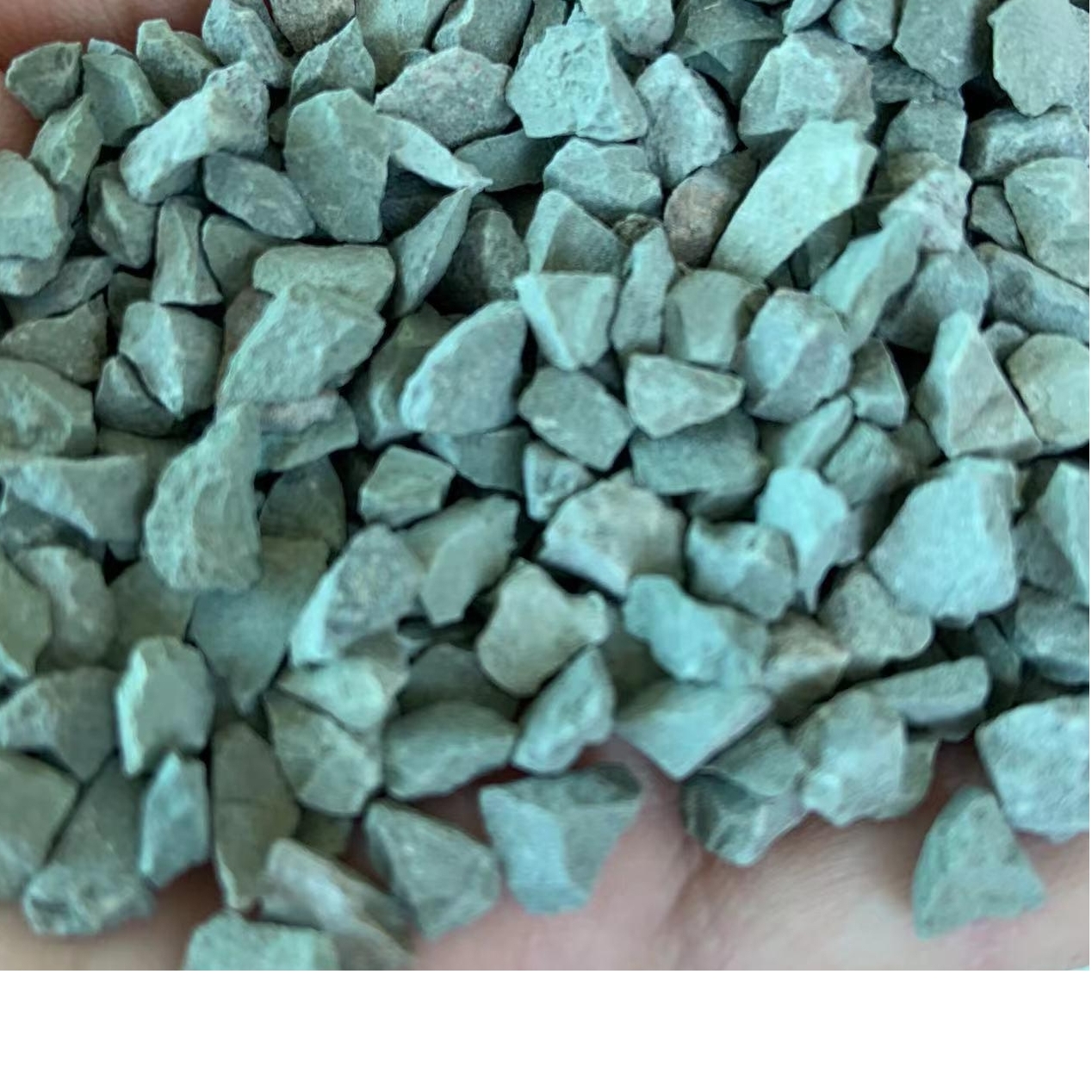 上园南苑 3-6mm绿沸石颗粒 园艺多肉铺面用绿沸石 花卉园艺绿沸石颗粒