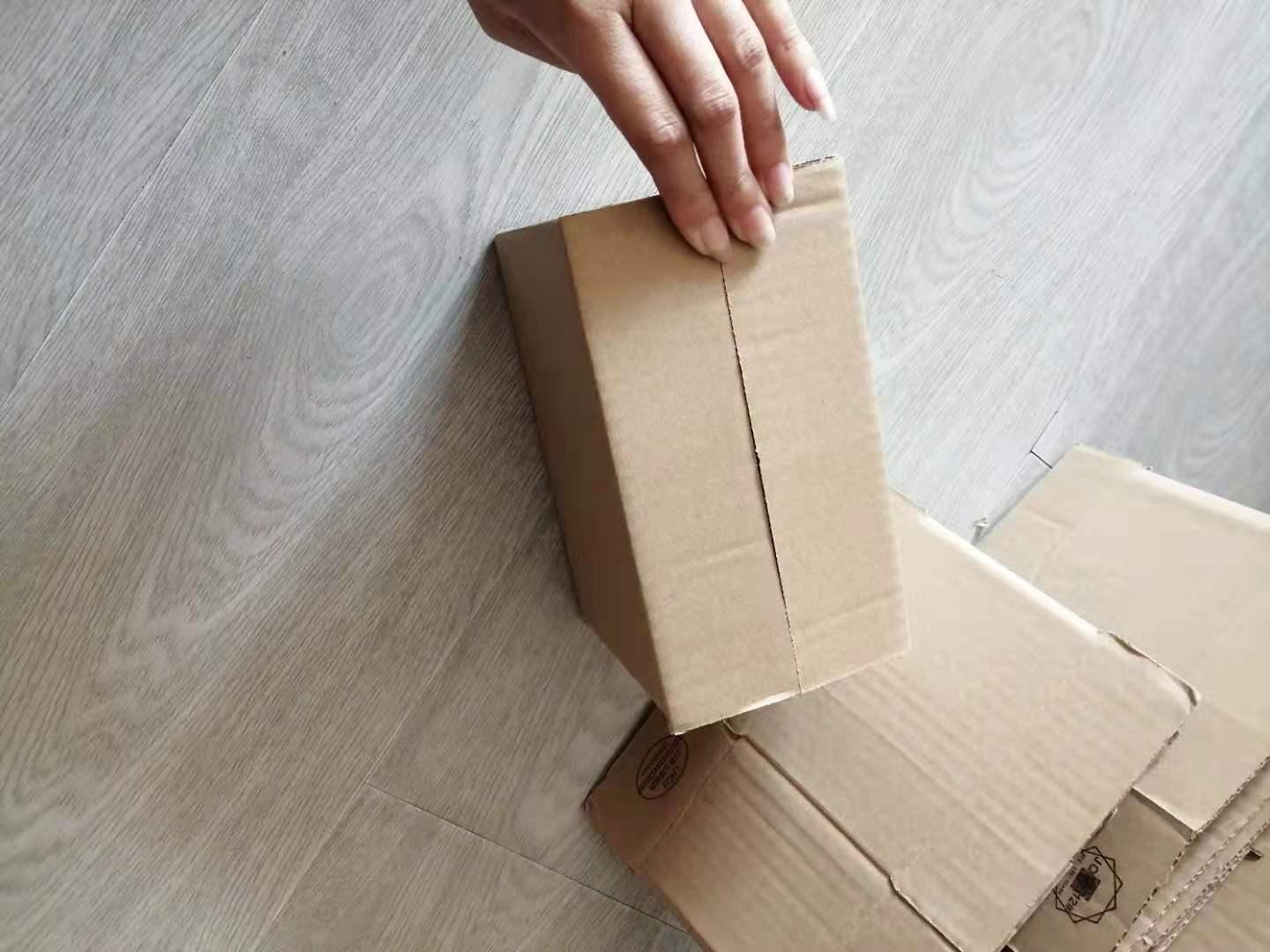 沈阳纸箱厂家 出售纸箱 现货充足 可定制箱子 邮政纸箱