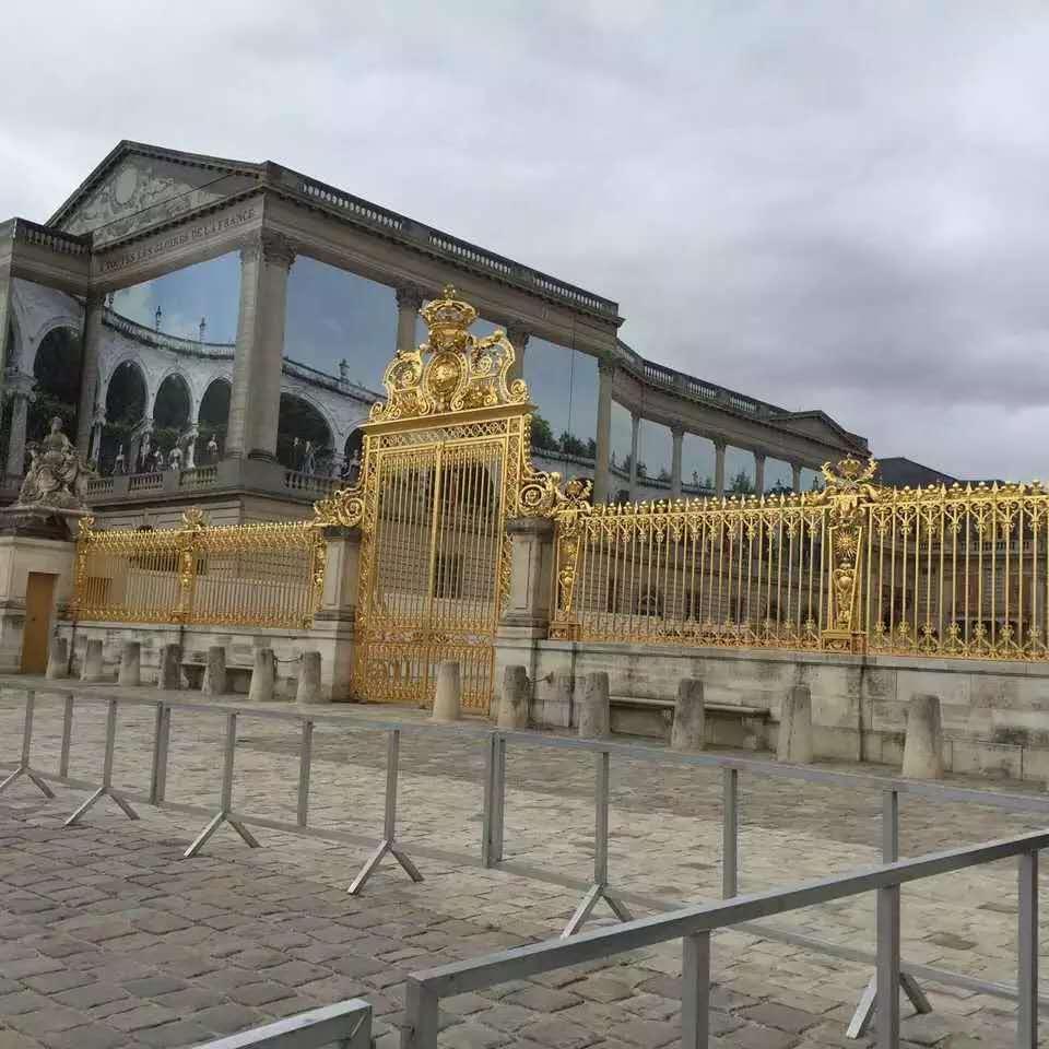 大量批发锌钢护栏楼梯扶手空调栏杆锌钢百叶窗承接全国铁艺工程