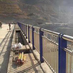 复合不锈钢管 无缝管 市政护栏 沈阳防撞护栏