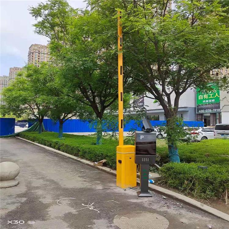 沈阳道闸厂家 智能停车场管理抬杆设备直杆道闸安装