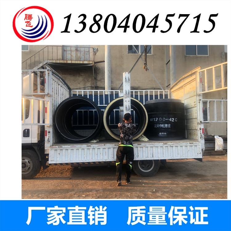 预制保温各种管件，主要包括保温弯头，保温三通四通，保温补偿器，各种异型管件等，采用的是聚氨酯泡沫的保温技术。