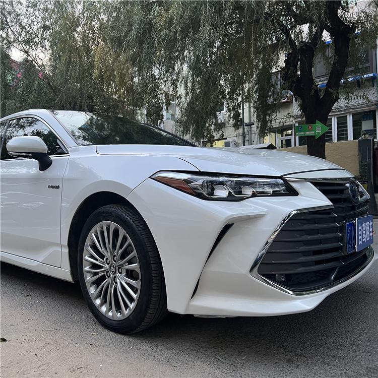 双誉租车 沈阳租车 汽车租赁 白色亚洲龙出租