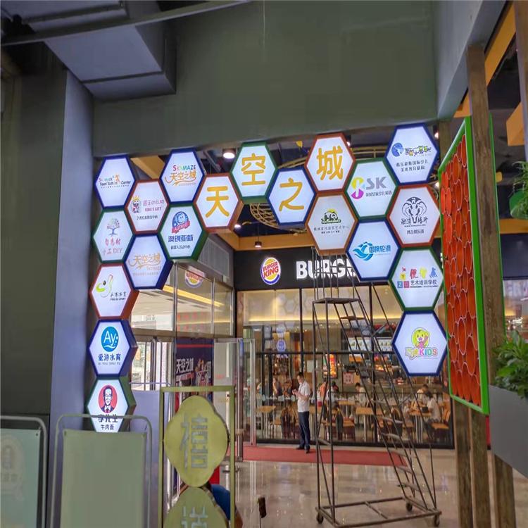 沈阳广告灯箱 类型齐全 铝边框吊挂灯箱 款式新颖