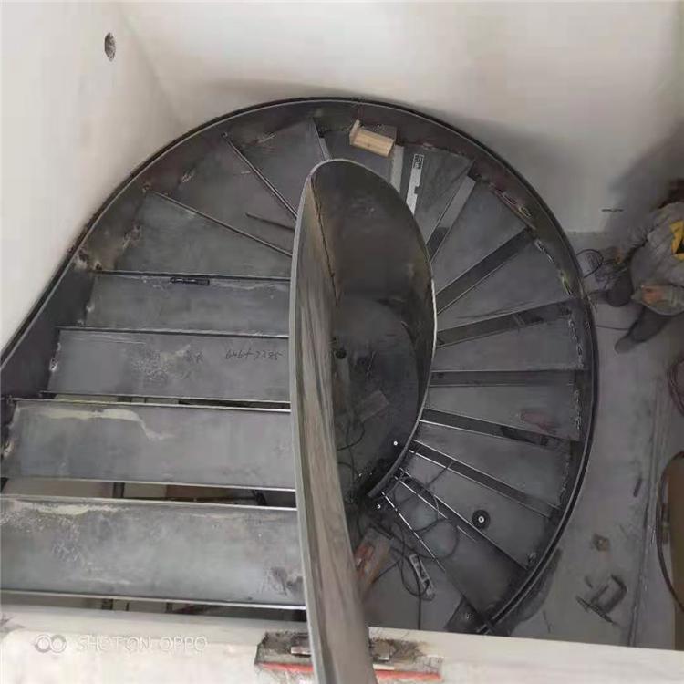 铁板楼梯 楼梯扶手 简约轻奢楼梯扶手 沈阳网红玻璃楼梯定制