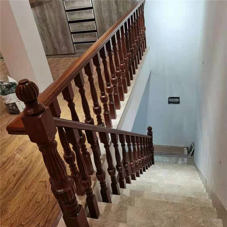 室内实木楼梯定制 楼梯扶手 沈阳宏盛楼梯现货批发