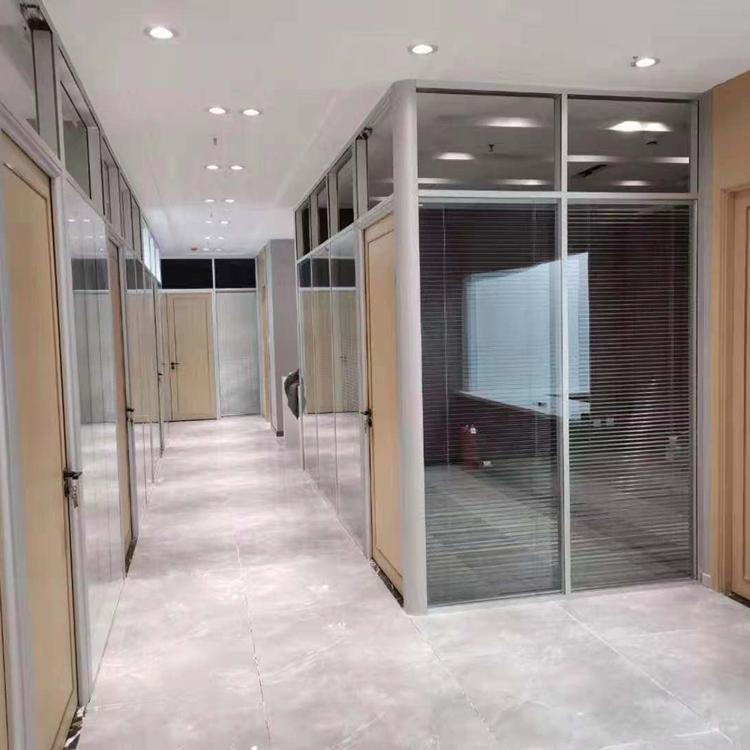 定制玻璃隔间 沈阳玻璃隔间厂家 银科装饰沈阳专业玻璃隔间厂家